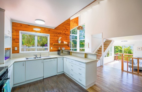 Whangarei House | Scenic Escape with Stunning Sea Views in Raumanga