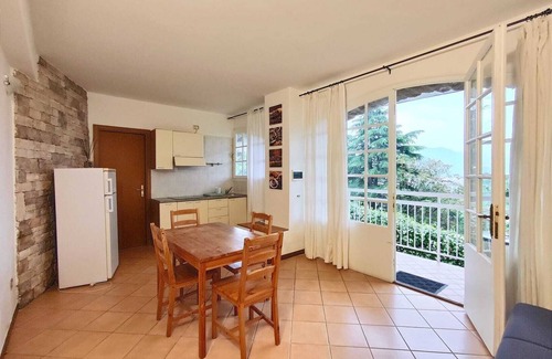 Villongo Apartment | Scenic flat in the Villongo Castle park near the Iseo lake