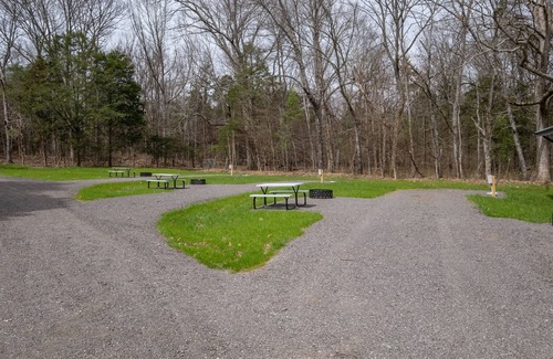 Rural Hill RV Rental | Scenic, Full-Hookup Back-In Campsite Just Outside Nashville!