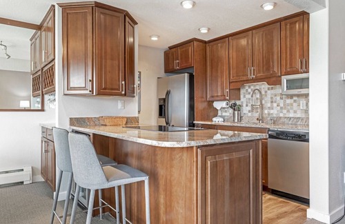 Dillon Condo | Scenic Lake/Mountain Views, Pool/Hot Tub. Walk to Amphitheater, Central to 7 World-Class Ski Resorts