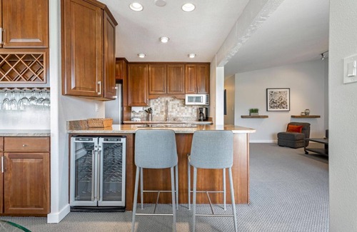 Dillon Condo | Scenic Lake/Mountain Views, Pool/Hot Tub. Walk to Amphitheater, Central to 7 World-Class Ski Resorts