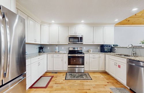Maynardville House | Scenic lakeview retreat with wraparound deck, vaulted ceilings & game room