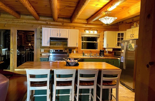Graysville Cabin | Scenic Log Cabin on 12 Acres: hot tub, jacuzzi, and fireplace, NEWLY RENOVATED