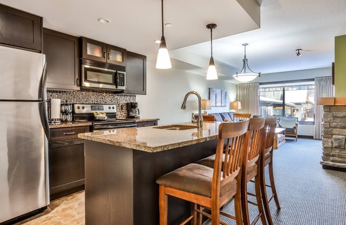 Copperstone Resort Condo | Scenic Mountain *Outdoor Hot Tub* 1 Bedroom + Den