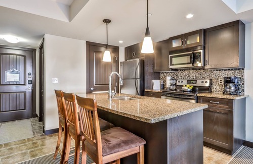 Copperstone Resort Condo | Scenic Mountain *Outdoor Hot Tub* 1 Bedroom + Den
