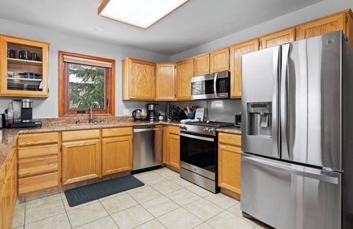 Willow Grove House | Scenic Mountain Views from Private Deck and Hot Tub, Gas Burning Fireplace!