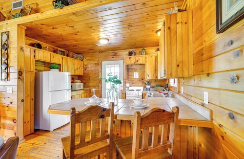 Octavia Apartment | Scenic Oklahoma Studio Cabin on 80 Acres w/Views!