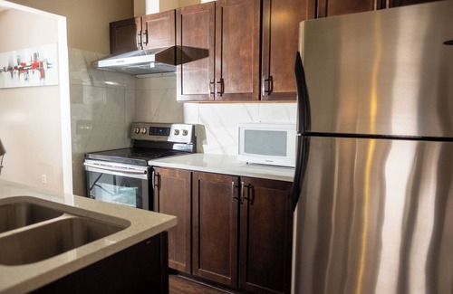 Sunnyside House | Scenic Private Room: Near Bow River's Beauty house