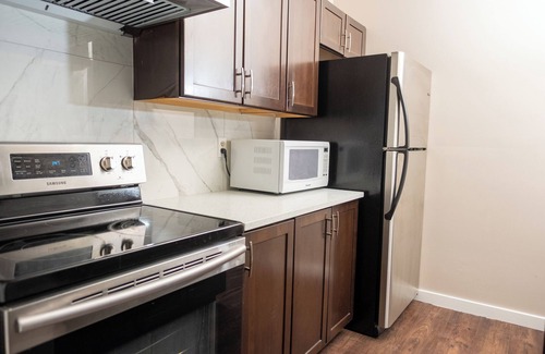 Sunnyside House | Scenic Private Room: Near Bow River's Beauty house