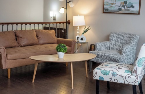 Sunnyside House | Scenic Private Room: Near Bow River's Beauty house