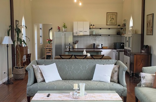 Rathdowney House | Scenic Rim Country Hiking Retreat
