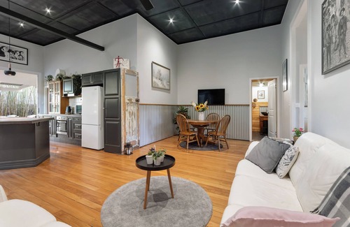 Aratula House | Scenic Rim Luxury-Romance-Secluded for Couples & Family & Wedding Groups