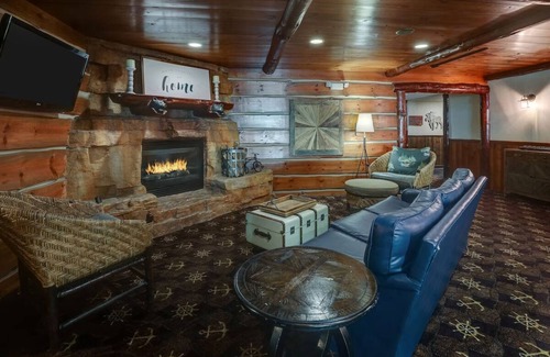 Peoria Hotel | Scenic Riverside Suites: Your Award-Winning Escape Awaits | 4 Units