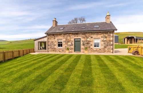 Alford Cottage | Scenic rural cottage in Aberdeenshire - Sleeps 6