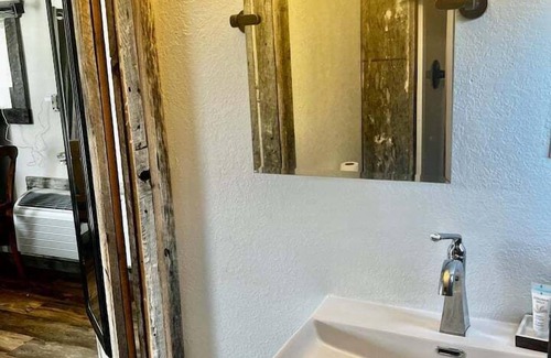 Lansing Hotel | Scenic Valley Motel