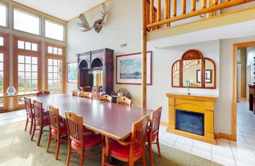 Bloomington House | Scenic View Lodge - Entire Property