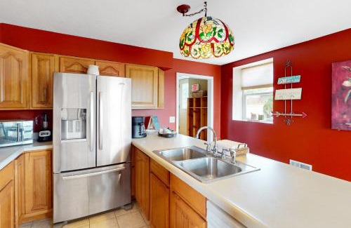 Bloomington House | Scenic View Lodge - Entire Property