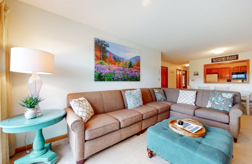 Intervale House | Scenic year-round retreat with amazing mountain views & tennis courts