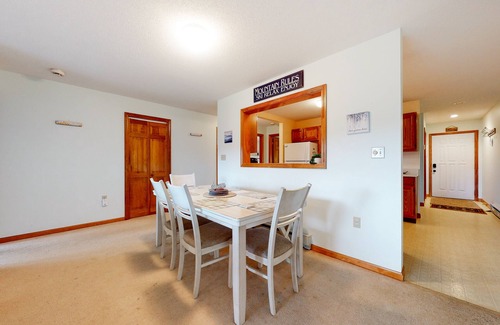 Intervale House | Scenic year-round retreat with amazing mountain views & tennis courts