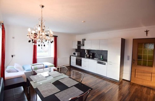 Sankt Martin-Karlsbach Apartment | Schöne 90m² Wohnung mit Drei Zimmern am Land
