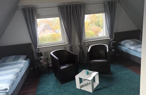 Borsfleth Apartment | Schöne Ferienwohnung mit Balkon auch für Handwerker und Monteure