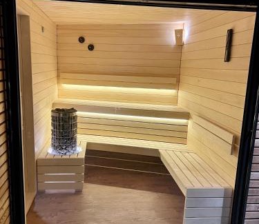 Barssel House | Schönes Ferienhaus mit Sauna am Harkebrügger See in der Nähe von Oldenburg