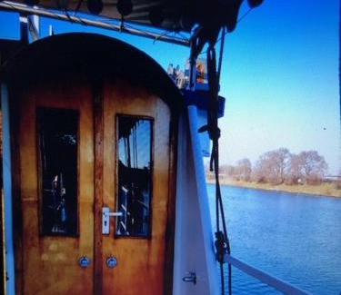 Wasen Bed & Breakfast | Schiff AHOY, Hotelschiff, Hausboot, Boot, Passagierschiff