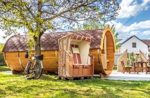 Burglengenfeld Apartment | Schlaffass für bis zu 4 Personen - ein Campingerlebniss der besonderen Art