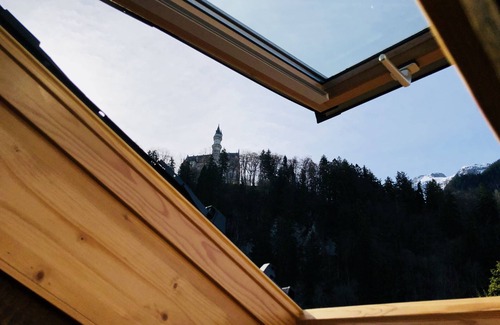 Schwangau Apartment | Schlossblick - Cozy attic apartment near bavarian dream castle Neuschwanstein