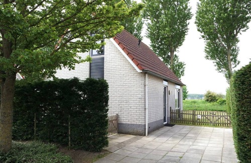 Breskens House | Schoneveld 184 is a holiday home of the type "Stern". The holiday home is quietly situated on the edge of holiday park Schoneveld and has a view over nature reserve "Waterdunen".