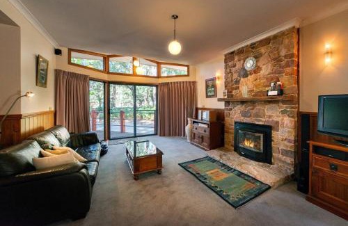 Halls Gap House | School House Villa