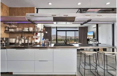 Joshua Tree House | Schoolhouse, 2 bedrooms w/indoor jacuzzi tub