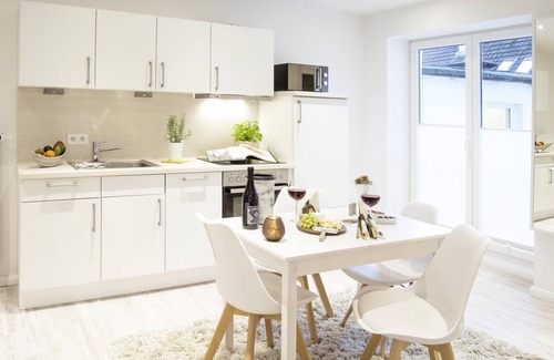 Holm Apartment | Schwalbennest - parking space, shower room, TV, WLAN, washing machine, dryer