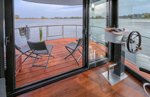 Havelsee Boat Rental | Schwimmendes Ferienhaus
