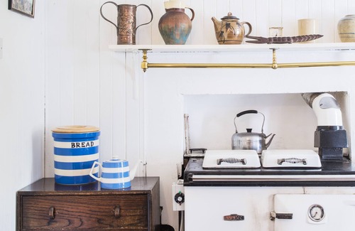 Salen Cottage | Scottish Highland Holiday Cottage in idyllic loch-side setting