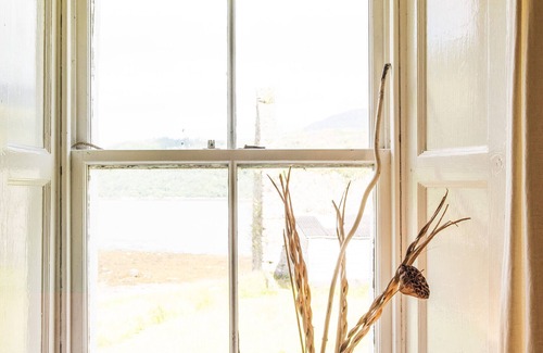 Salen Cottage | Scottish Highland Holiday Cottage in idyllic loch-side setting