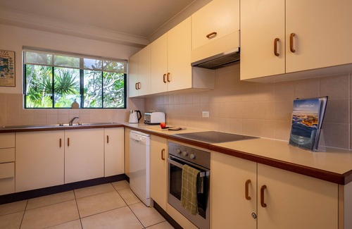 Scotts Head Apartment | Scotts Head Beach Apartment - Unit 1