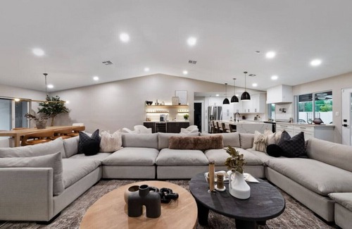 Avant House | Scottsdale Clubhouse | Pool, Spa & Golf Simulator
