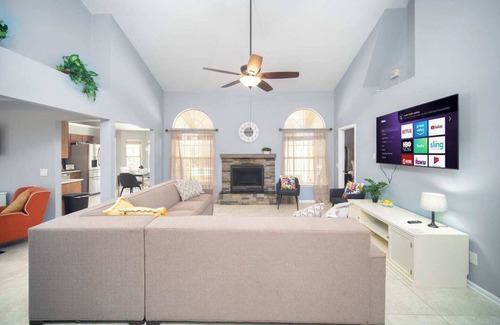 Southside House | ~Screaming Eagle Sleeps 11 Heated Pool & Spa~