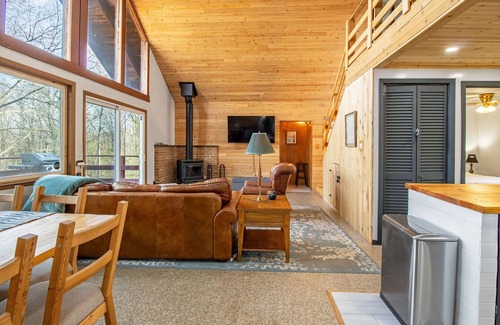 Shenandoah House | Screened porch, deck, swing Shenandoah Valley!