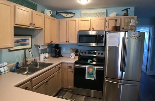 Port St. Joe House | Screened porch, well stocked, short ez walk to sand!Beach chairs & cart included