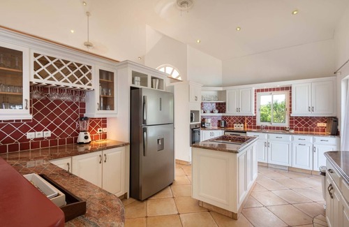 Mont Jean Villa | Sea Bird 19- Beautifully furnished & spacious, dramatic ocean & landscape views