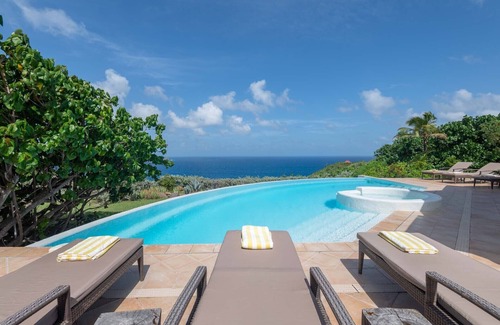 Mont Jean Villa | Sea Bird 19- Beautifully furnished & spacious, dramatic ocean & landscape views