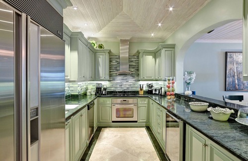 Old Trees Bay Apartment | Sea Breeze, 204 Old Trees, Paynes Bay, Barbados 3 Bed Luxury Beach Apartment