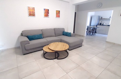 Historical Center Apartment | Sea Breeze Central, 2bed, sleeps 4, Wi-Fi, Sat TV
