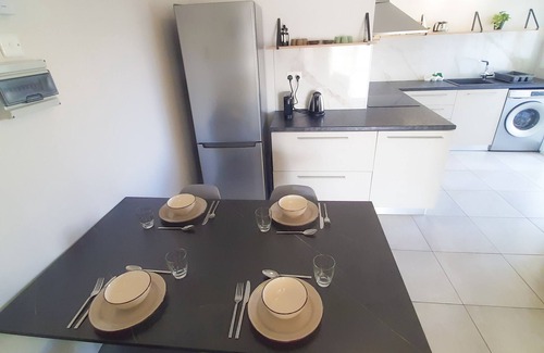 Historical Center Apartment | Sea Breeze Central, 2bed, sleeps 4, Wi-Fi, Sat TV