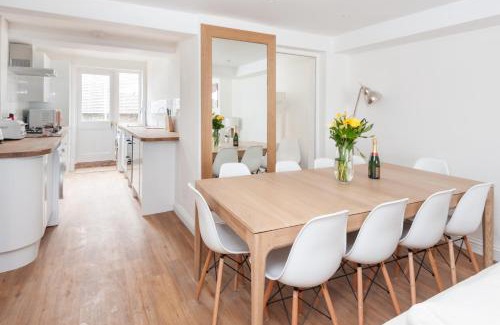 Montpelier House | Sea Breeze Cottage with Parking by MyHolidayLet