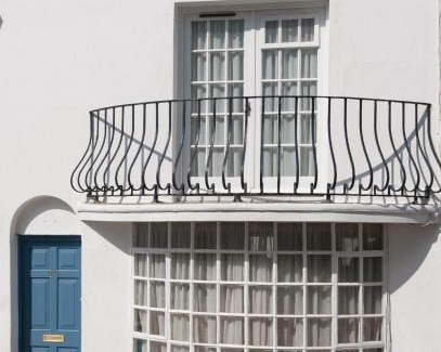 Montpelier House | Sea Breeze Cottage with Parking by MyHolidayLet