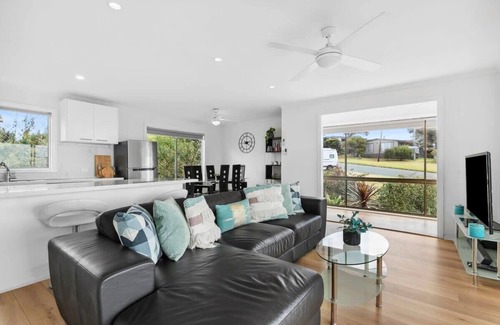 Portarlington House | Sea Breeze filled Home by Portarlington Pier