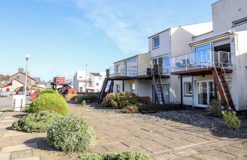 Borth-y-Gest Apartment | Sea Breeze